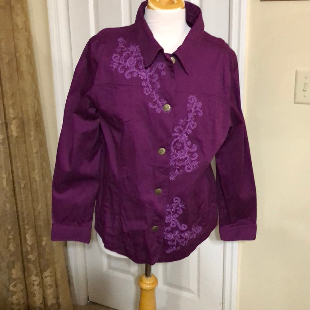 Beautiful detailed jacket size Large